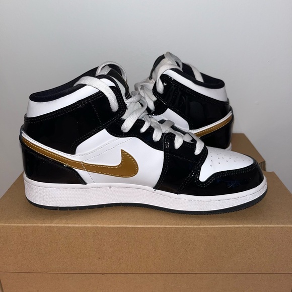 ~SOLD~ Jordan AJ 1 Mid - GS / Black/Metallic, Gold/White Size 6.5Y - Picture 8 of 8